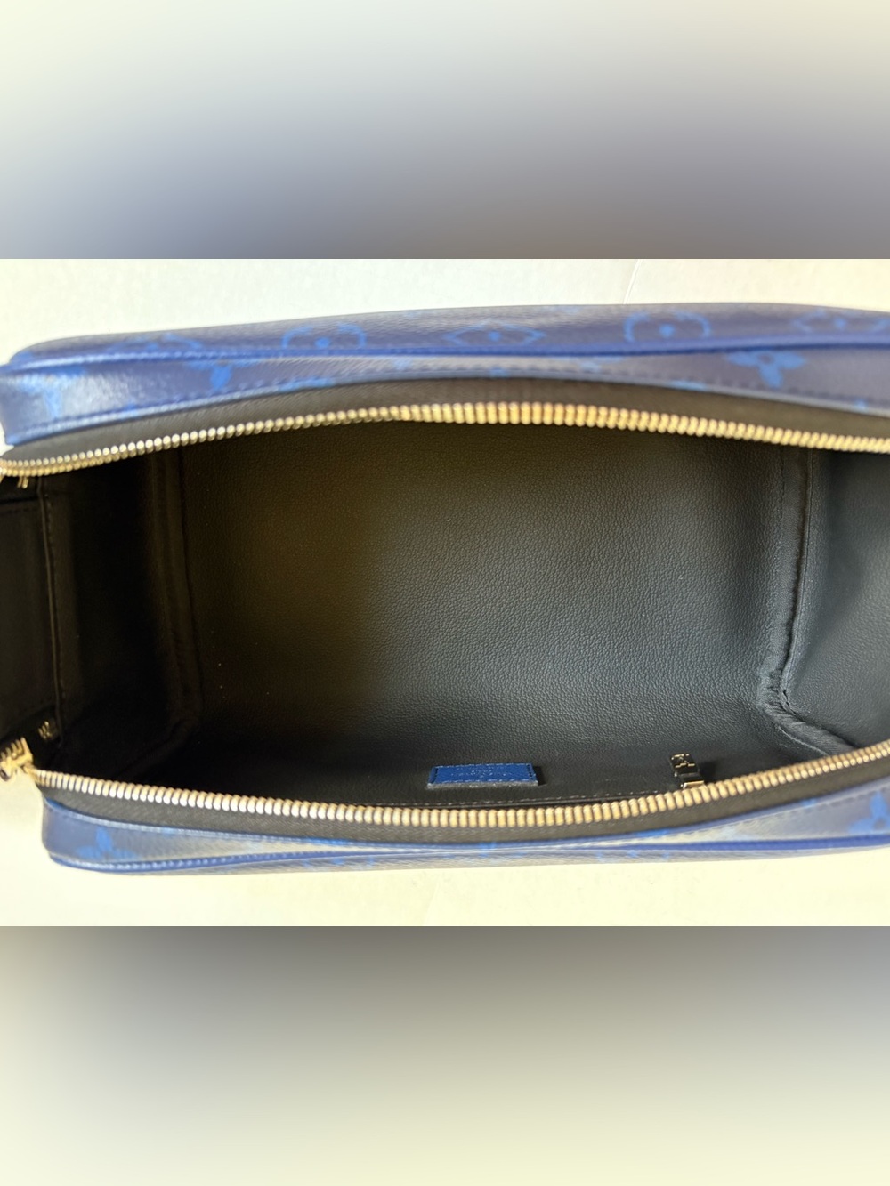 Louis Vuitton - Cobalt Blue Canvas Taigarama Dopp Kit M30849- Pristine Condition - Picture 12 of 15